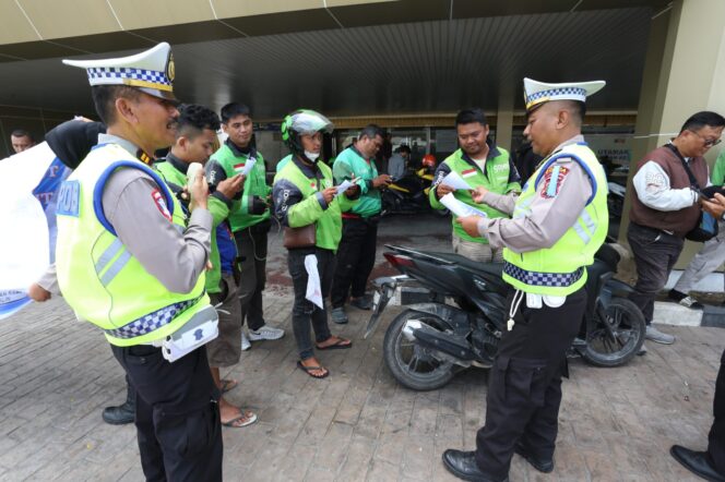 
					Polda Sumut tindak 1.423 pelanggaran lalu lintas hari pertama Operasi Patuh Toba 2025