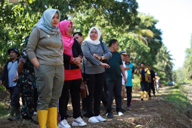 
					Wabup Madina Sebut Pengerukan Irigasi di Hutabargot Masih Penanganan Sementara