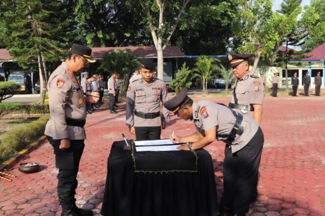 
					Kapolres Langkat Pimpin Sertijab Kapolsek Hinai dan Kasi humas 