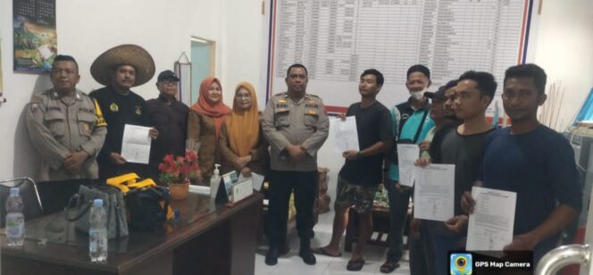 
					SARASEHAN SILATURAHMI DI SEKOLAH SMA NEGERI 2 KAMPUNG RAKYAT BERSAMA KAPOLPOS DAN KEPALA DESA PERK TELUK PANJI 