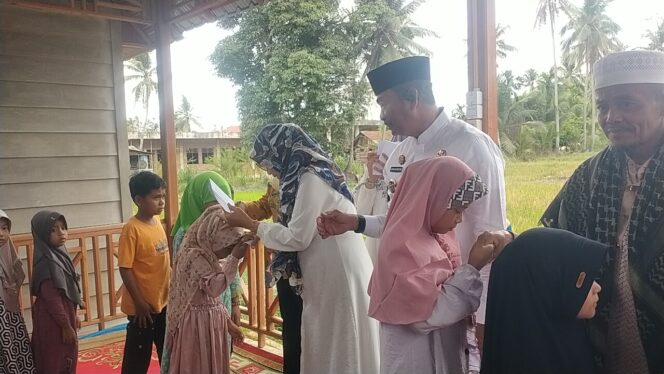 
					Bupati Saipullah Santuni 90 Anak Yatim di Desa Gunung Tua