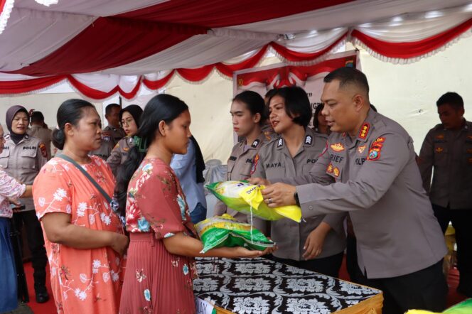 
					Polda Sumut dan Polres Pelabuhan Belawan Gelar Minggu Kasih dan Gerakan Pangan Murah di Gereja HKBP Pajak Baru Belawan