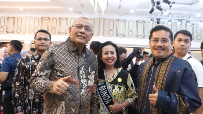 
					Bupati Dairi Hadiri Pengukuhan Bunda PAUD.