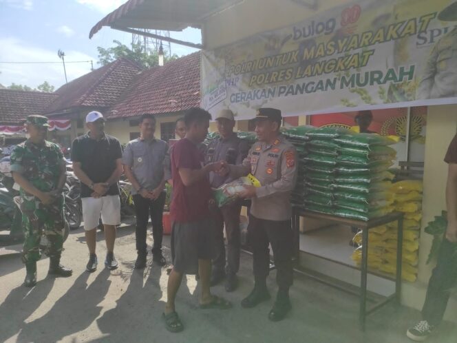 
					POLSEK PANGKALAN BRANDAN MENYALURKAN BERAS 3 TON MENGGELAR GERAKAN PANGAN MURAH