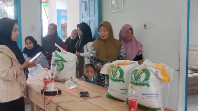 
					Beberapa warga di Kecamatan Lingga Bayu, khusus nya keluarahan simpang Gambir Dinilai Tidak Layak Terima Bantuan Beras PBP