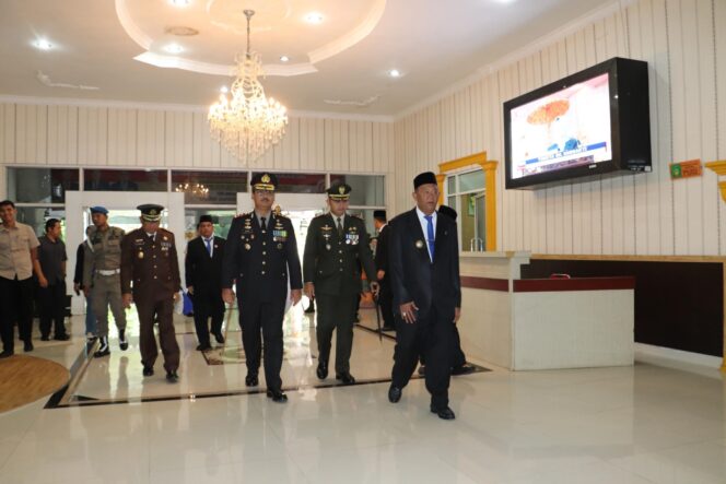 
					Kapolres Langkat Hadiri Sidang Paripurna DPR, Wujudkan Sinergi Jelang HUT RI Ke- 80