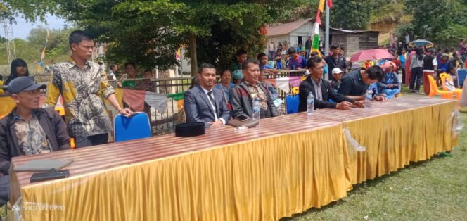 
					Anggota DPRD Humbahas, Juper Sinambela, Bersama Kepala Desa Habeahan Mendukung Kegiatan Muda-mudi Desa Habeahan Dalam Rangka Memeriahkan HUT RI ke-80 Tahun 