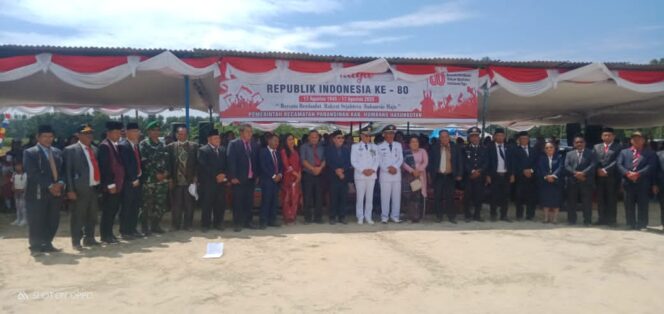 
					HUT RI ke-80 di Kecamatan Paranginan Dipenuhi Masyarakyat Untuk Mengikuti Upacara