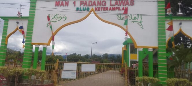 
					Harga Seragam Sekolah MAN 1 Sibuhuan Di Pertanyakan