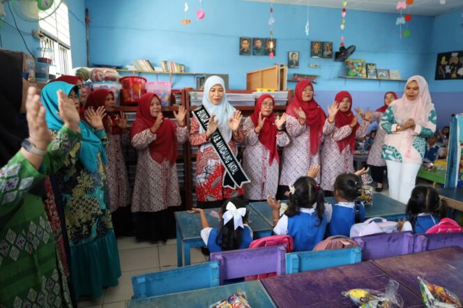 
					Bunda PAUD Madina Kunjungi TK Satu Atap 062 Mompang