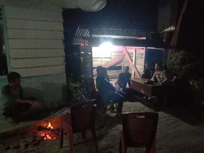 
					Kasat Binmas Polres Pakpak Bharat Cek Siskamling Di Desa Binaannya Ajak Masyarakat Jaga Kamtibmas.