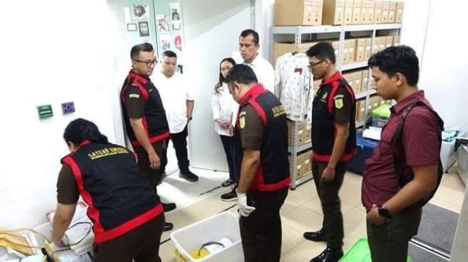 
					Kantor Pelindo Belawan di Geledah Kejatisu, Sita Dokumen Korupsi Rp 135 Milliar