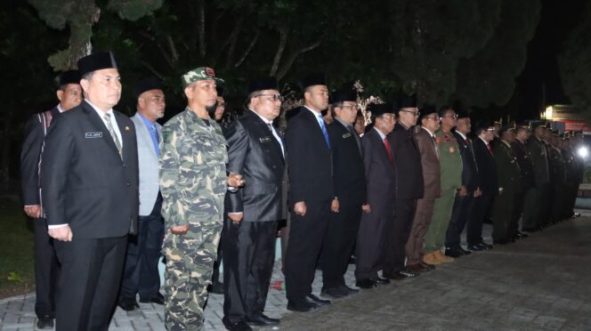 
					Upacara Penghormatan dan Mengenang Jasa Para Pahlawan.