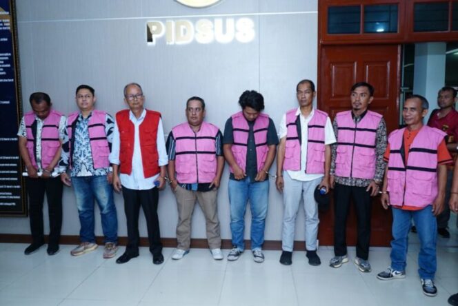 
					Diduga Korupsi Rp.5,7 miliyar, 8 Rekanan dan PPK Didinas PUPR Kabupaten Batu Bara ditahan Jaksa