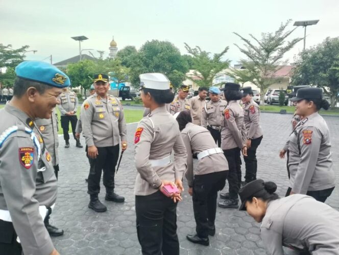 
					Polwan Polres Kabupaten Batu Bara diperiksa kedesiplinan nya ,Kapolres Mengingat kan jangan ada Pelanggaran sekecil Apapun