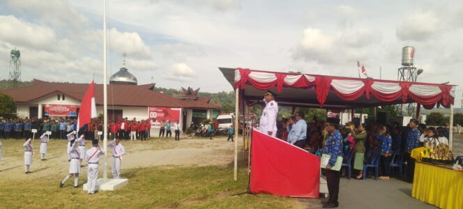 
					Upacara pengibaran bendera HUT-RI di kecamatan sumbul.