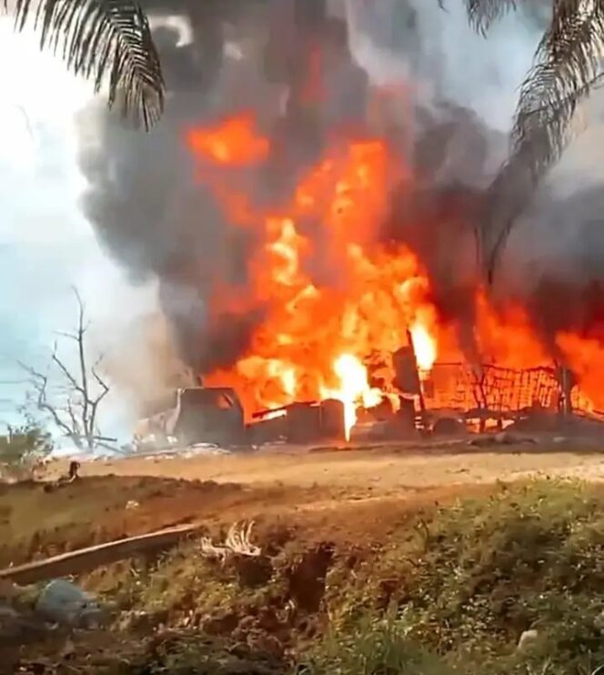 
					Rumah Warga Kebaran di Desa Pasir Putih Madina