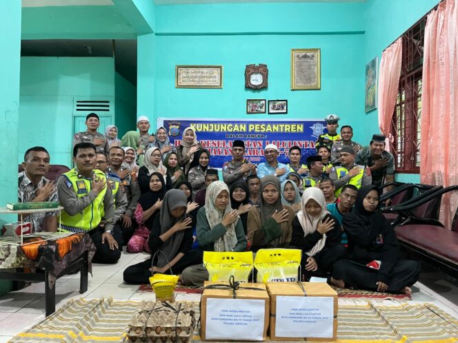 
					Dalam Rangka Peringatan Maulid Nabi Muhammad SAW, Satlantas Polres Sibolga Laksanakan Polantas Menyapa