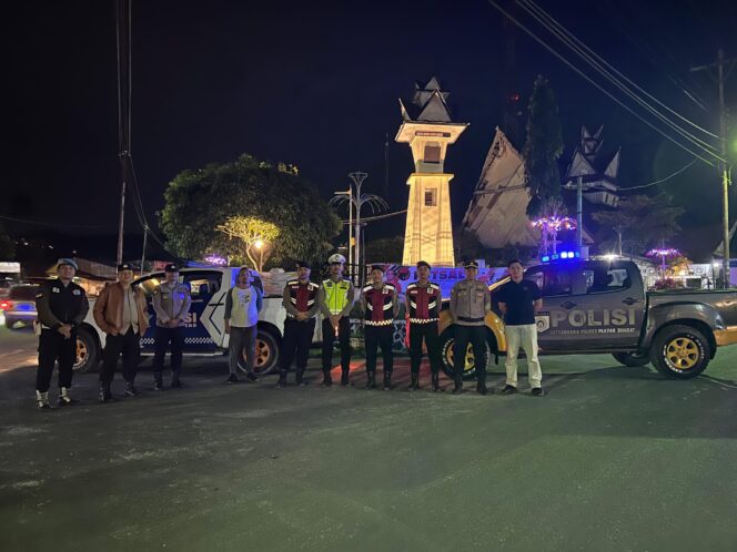 
					Polres Pakpak Bharat Gelar Patroli Skala Besar Berkomitmen Ciptakan Kamtibmas Yang Kondusif