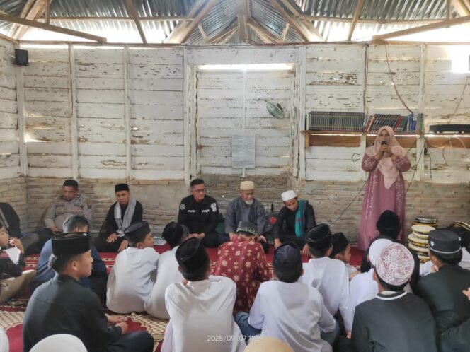 
					Polres Pakpak Bharat Lakukan Pengamanan Maulid Nabi Muhammad SAW 1447 H / 2025 Masehi Yang Di Gelar Ketua Fosil BKMI