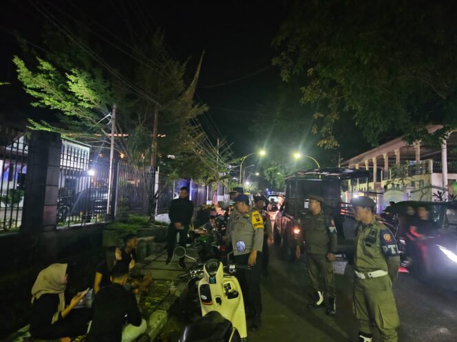 
					Berikan Rasa Aman Kepada Warga Sibolga Polres Sibolga Laksanakan Patroli Gabungan