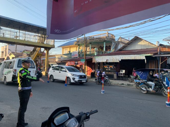 
					Polres Sibolga Setiap Pagi Polisi Oi Dusanak Berikan Himbauan Tertib Lalu Lintas