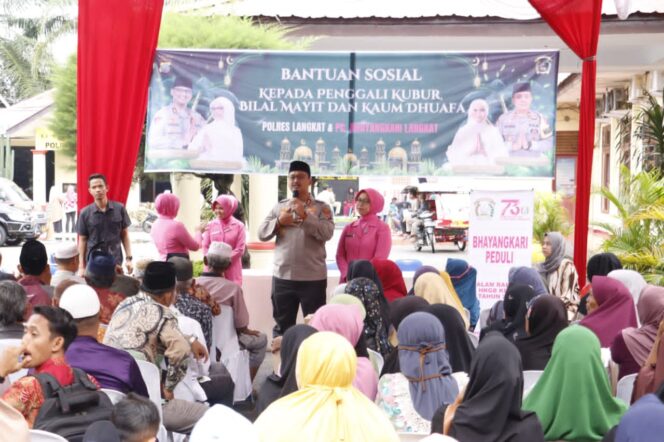 
					Kapolres Langkat dan Bhayangkari Salurkan 150 Paket Sembako untuk Bilal Mayit, Penggali Kubur, dan Kaum Duafa