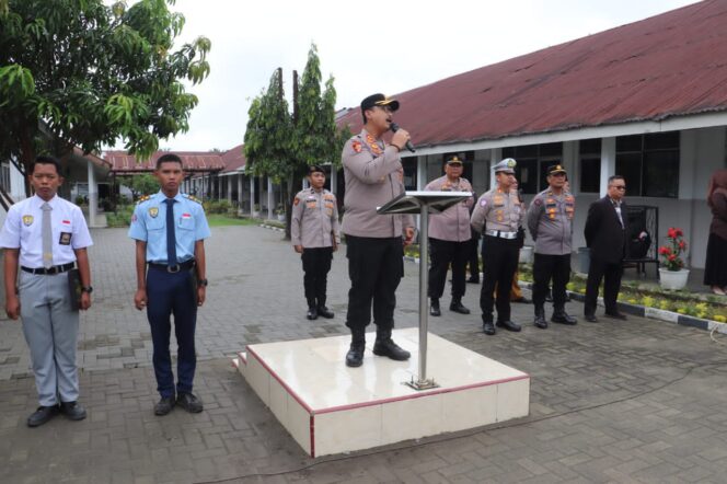 
					Cegah Kenakalan Remaja,Bulling serta Manfaat Tertib Berlalu Lintas Kapolres Langkat Beri Pesan Penting ke Pelajar Putra Jaya Jabal Rahmah