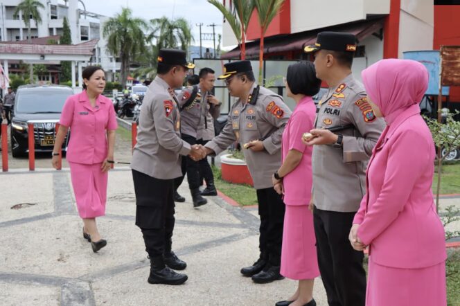 
					Kapolda Sumut Akhiri Kunker Di Polres Sibolga Dan Tapteng, Lanjut Menuju Polres Padang Lawas