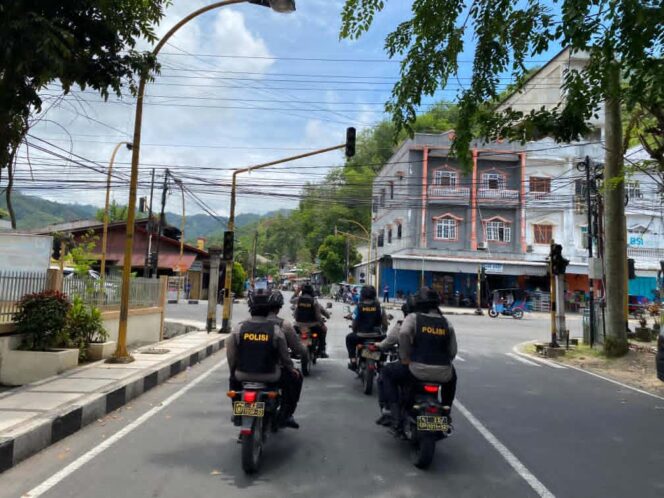 
					Polwan Polres Sibolga Laksanakan Patroli Srikandi Putri Runduk, Ciptakan Rasa Aman Disiang