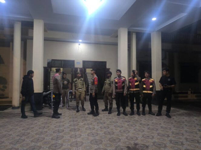 
					Polres Sibolga Dan Instansi Terkait, Melaksanakan Patroli Dialogis, Cegah Kejahatan Jalanan