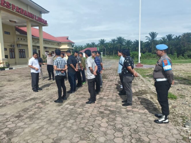 
					Kasat Reskrim Memimpin Apel Pagi Operasi Kancil Di Mapolres Padang Lawas 