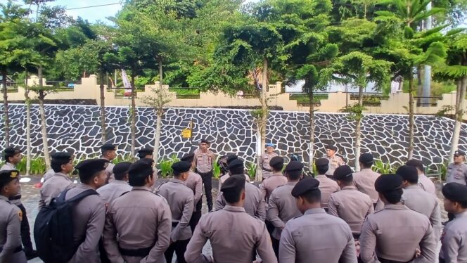
					Back Up Polres Dairi  Pakpak Bharat Berangkatkan Ton Dalmas Ke Sidikalang