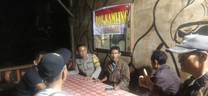 
					Bhabinkamtibmas Polsek Besitang Jalin Dialog dan Cek Pos Kamling di Desa Bukit Mas