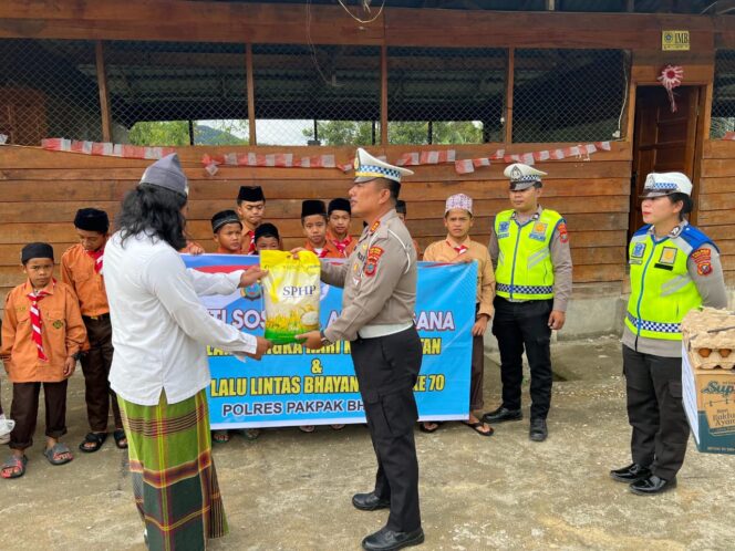 
					Dalam Rangka Memperingati Maulid Nabi Muhammad SAW 1447 H, Sat Lantas Polres Pakpak Bharat Sapa Dan Kunjungi Pesantren