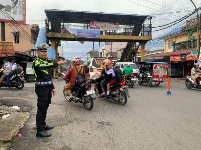 
					Apresiasi Kepada Satlantas Polres Sibolga, Setiap Pagi Satlantas Laksanakan Polisi Oi Dusanak Berikan Himbauan Tertib Lalu Lintas
