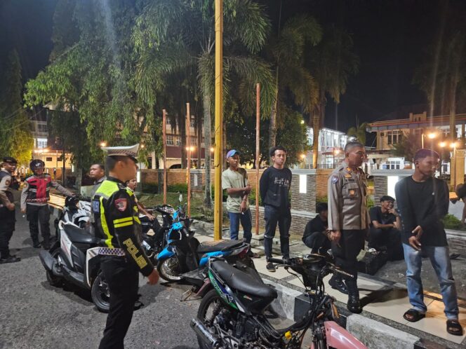 
					Patroli Gabungan Skala Besar Digelar Polres Sibolga untuk Ciptakan Situasi Kamtibmas yang Kondusif