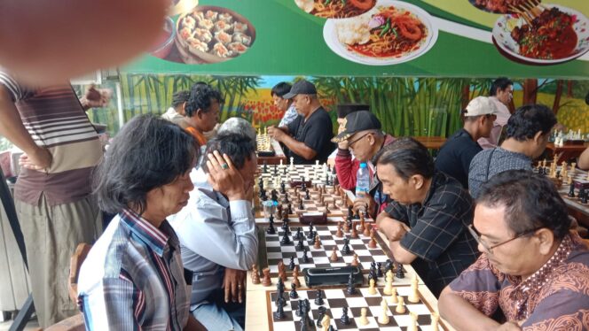 
					Mitra Polda Gelar Turnamen Catur Non Master, Hadirkan Komisi XIII DPR-RI Kombes Pol (Purn) Maruli Siahaan dan Tokoh Nasional