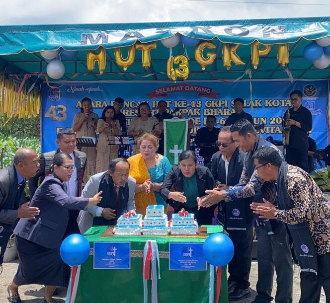 
					Waka Polres Pakpak Bharat Hadiri Kegiatan Acara Puncak HUT Ke – 43 GKPI Salak Kota Berjalan Dengan Aman