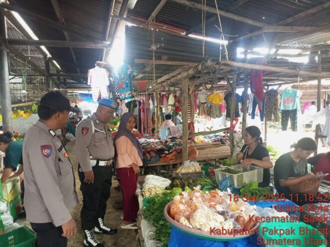 
					Warga Masyarakat Dan Pedagang Senang Kegiatan Patroli Dialogis Polsek Salak Di Pasar Rakyat Onan Klohi
