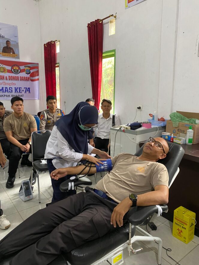 
					HUT Humas Polri Ke 74 Polres Pakpak Bharat Laksanakan Donor Darah Serentak, Kapolres : Donorkan Darah Itu Sehat