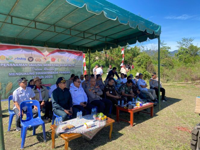 
					Dukung Ketahanan Pangan Polres Pakpak Bharat Dan Jajarannya Lakukan Penanaman Bibit Jagung Kwartal Ke – IV Serentak