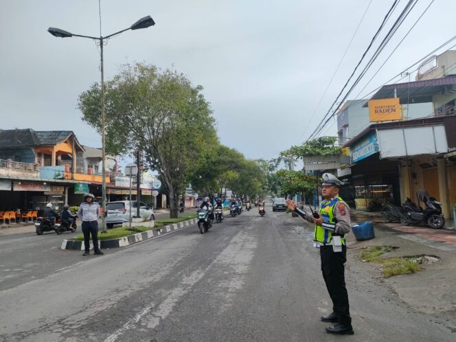 
					Sat Lantas Polres Langkat Laksanakan Pengaturan Lalu Lintas Pagi, Wujudkan Kelancaran dan Keamanan Pengguna Jalan
