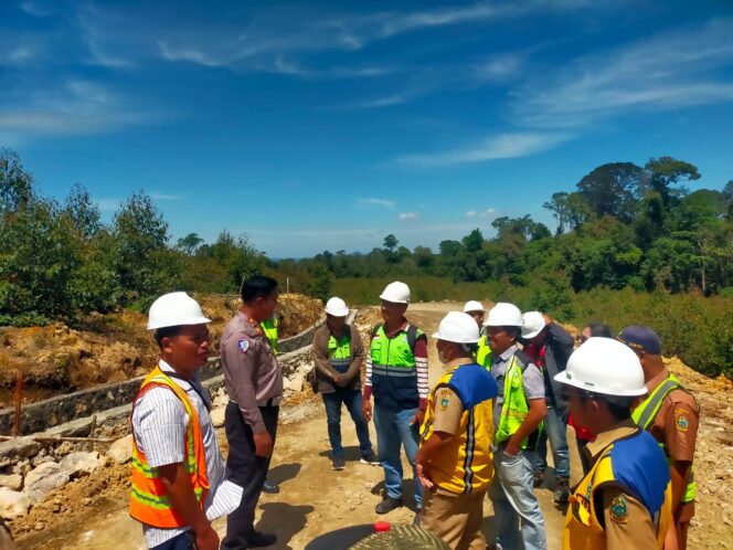 
					Kasat Lantas Polres Pakpak Bharat Cek Jalan Alternatif Dari Kabupaten Pakpak Bharat Menuju Kabupaten Dairi – Humbahas