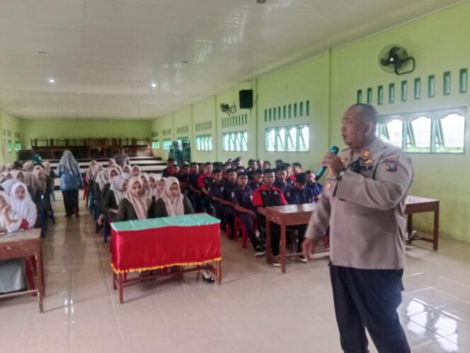 
					Polres Langkat Beri Edukasi Kamtibmas dan Anti Narkoba kepada Pelajar SMK Harapan Stabat