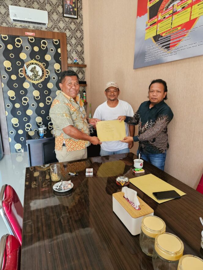 
					Bangun ESQ Sinergi Pers–Polri: Wartawan Mitrapolda.com Serahkan SK ke Polres Subulussalam