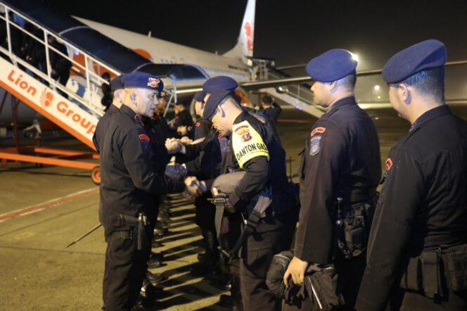 
					Brimob Sumut Siap Berangkat! Dansat Brimob Pimpin Pengecekan Kesiapan dan Doa Bersama Personel BKO PMJ