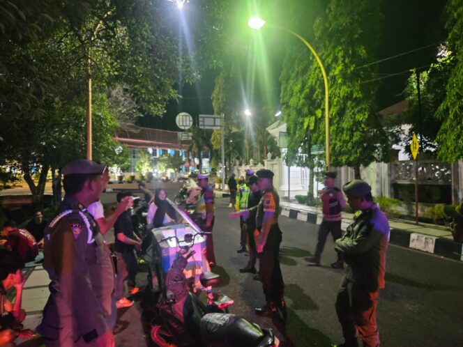 
					Polres Sibolga Gelar Patroli Gabungan Untuk Menekan Angka Kriminalitas di Wilayah Hukum