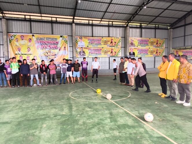 
					Polres Pakpak Bharat Lakukan PAM Turnamen Futsal Dalam Rangka Menyambut HUT Partai Golkar Ke – 61