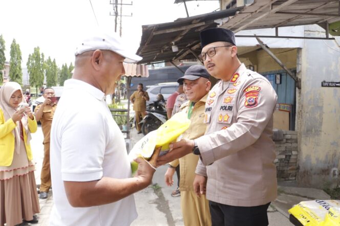 
					Menjaga stabilitas dan mencegah terjadinya Implasi Polres Langkat secara bertahap terus Salurkan Beras Murah ke Pada Masyarakat
